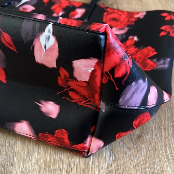 Large Tote - Picture 11 of 16